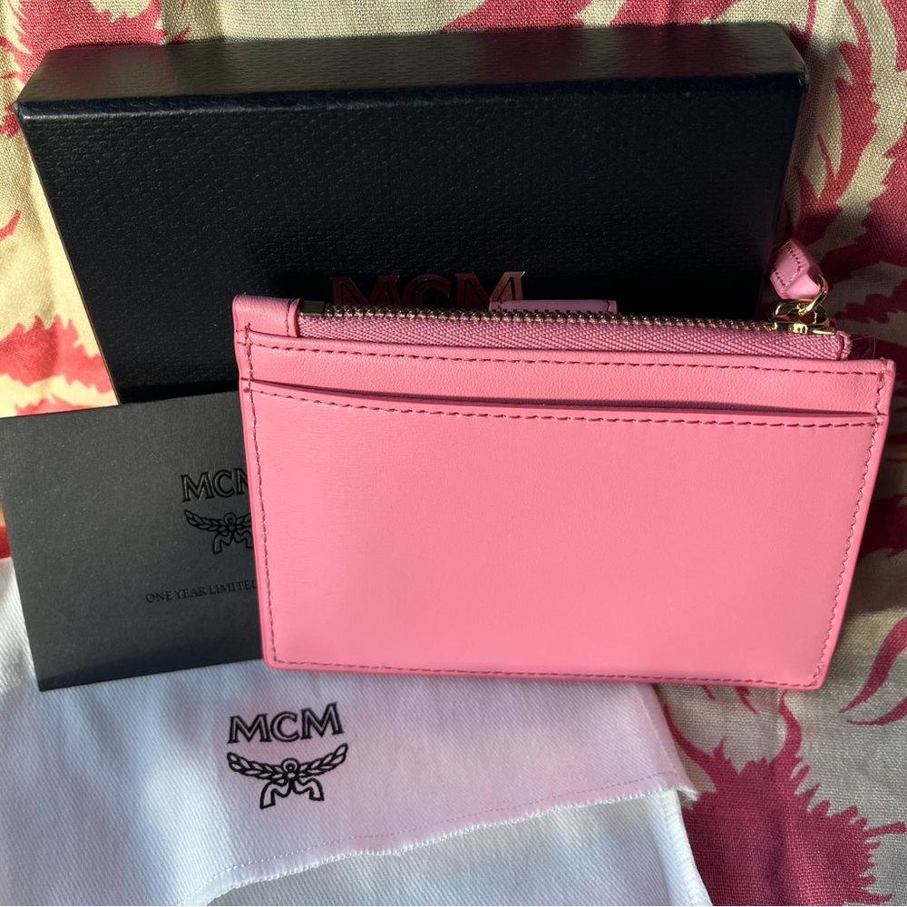 MCM 🎀 Pink NWT “Patricia” Zip Card Case/Wallet with Gold tone hardware 🎀 - Picture 3 of 12